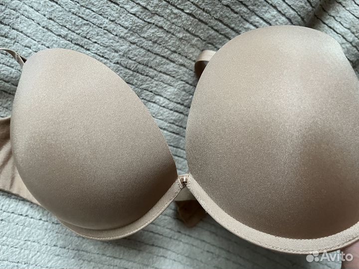 Телесный бюстгалтер бренда 