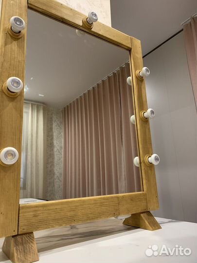 Зеркало с подсветкой (косметическое)