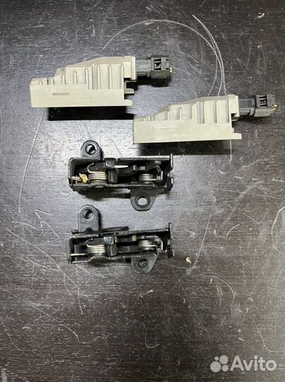 Замок капота мерседес w212