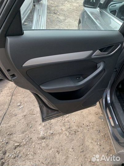 Обшивка двери задняя левая Audi Q3