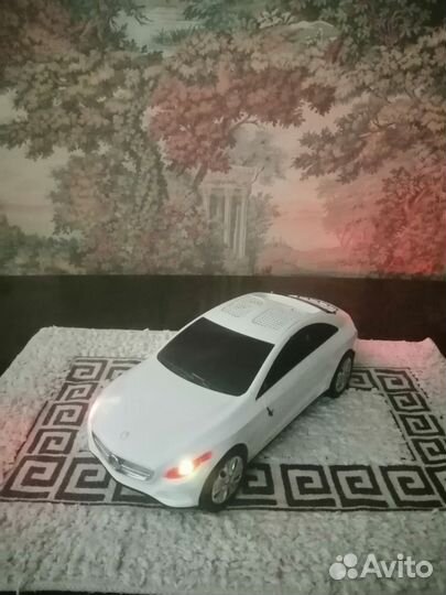 Радиоприемник, радио в виде машины