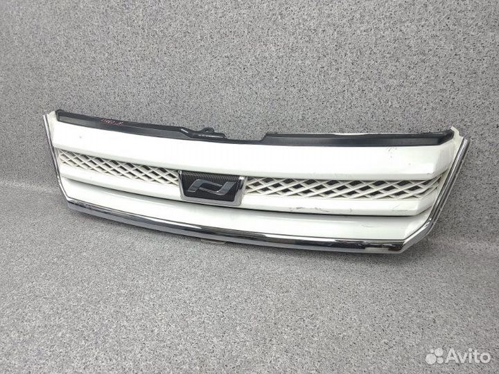 Решетка радиатора передняя Toyota Noah AZR60