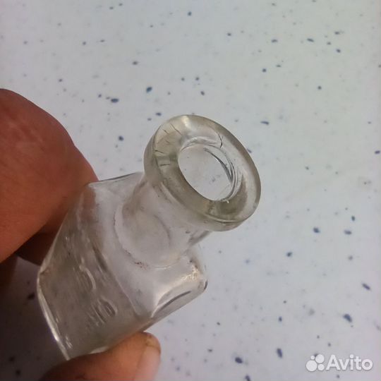 Стеклянный пузырек