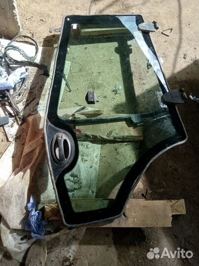 Стекло лобовое нижние на Hyundai 290 LC-7