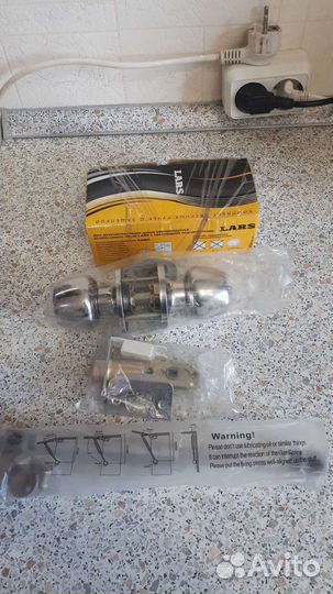 Дверные ручки и газовый лифт