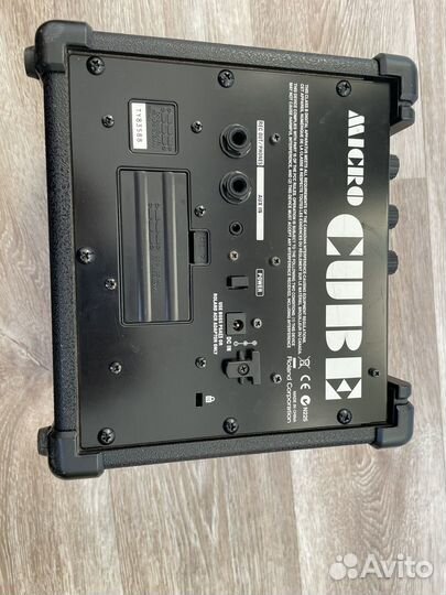 Комбоусилитель Roland Microcube