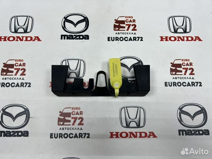 Кожух замка капота Mazda 3 BM(BN) 2013-2019