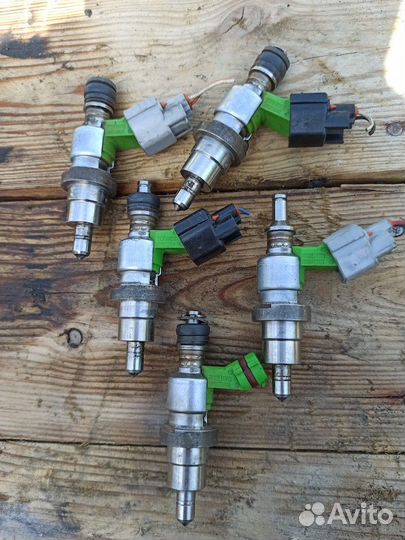 Комплект бензиновых форсунок 1az-fse 2az-fse toyot
