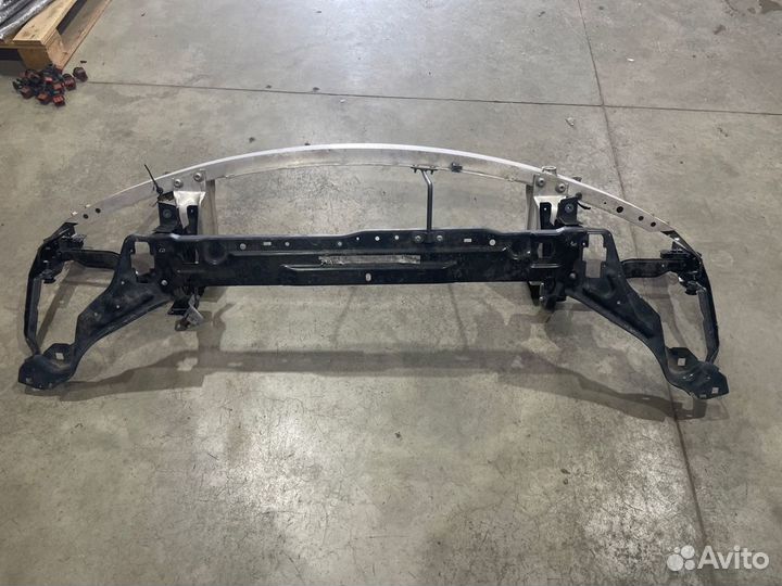 Рамка радиаторов передняя Mercedes-Benz C-Class