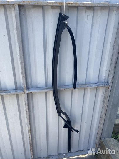 Уплотнитель стекла передний правый opel astra j