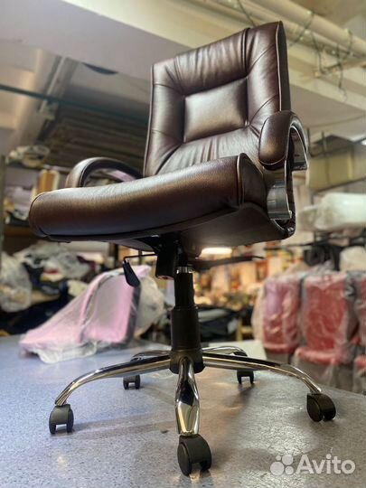 Кресло компьютерное в натуральной коже