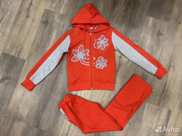 Костюм трикотажный спортивный на девочку новый