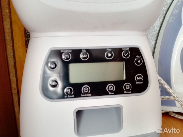 Автоматическая кормушка для кошек и собак