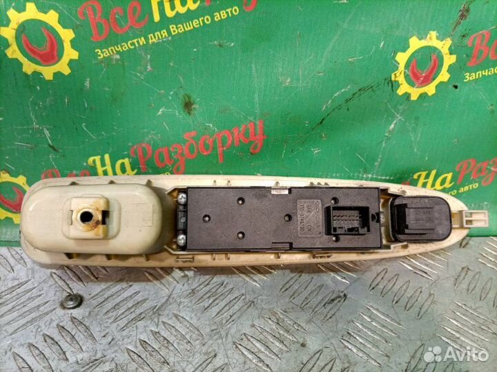 Блок управления стеклоподъемниками передний левый