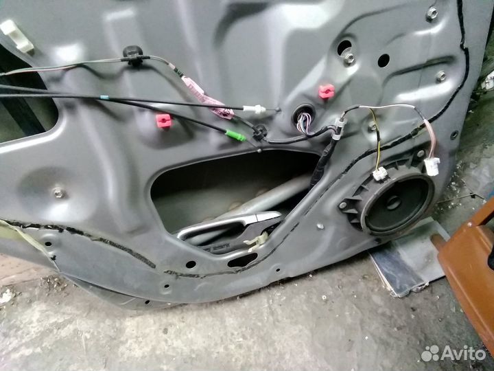 Продам дверь премио 260кузов