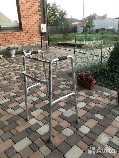 Ходунки для инвалидов