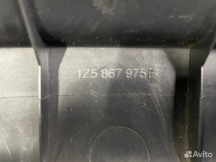 Обшивка двери багажника Octavia A5 1Z5867975F