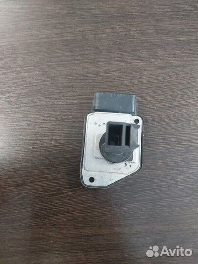 Датчик массового расхода воздуха Toyota Land