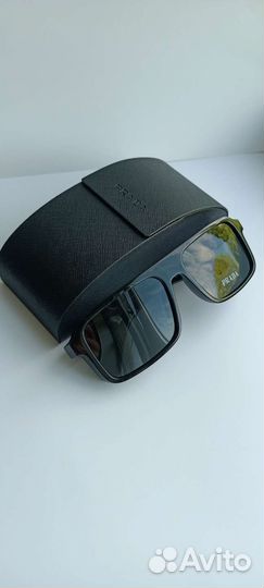 Солнцезащитные очки prada