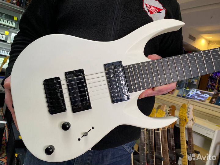 7 струнная электрогитара