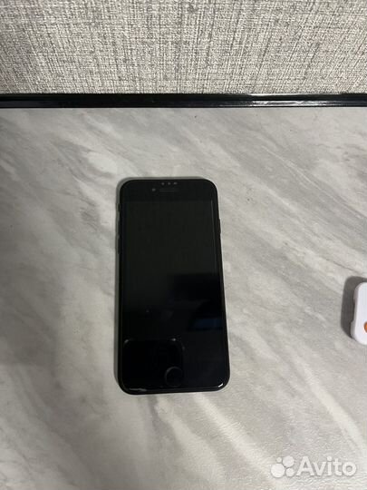 iPhone SE, 64 ГБ