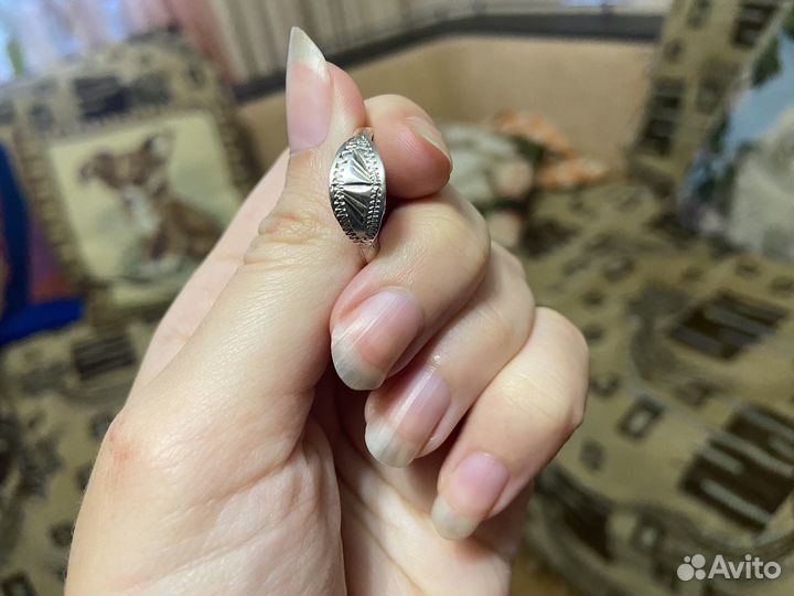 Серебряное кольцо