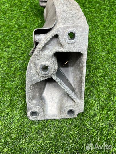 Кронштейн двигателя правый Bmw X6 E71 306D5 2008