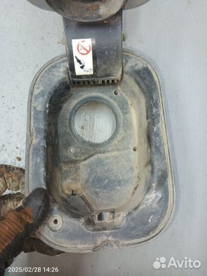 Лючок топливного бака Renault Megane K4M 2008