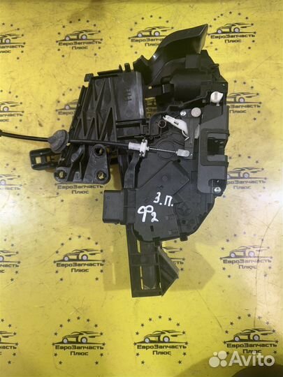 Замок двери задний правый Ford Focus 2