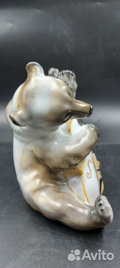 Фарфоровая статуэтка 