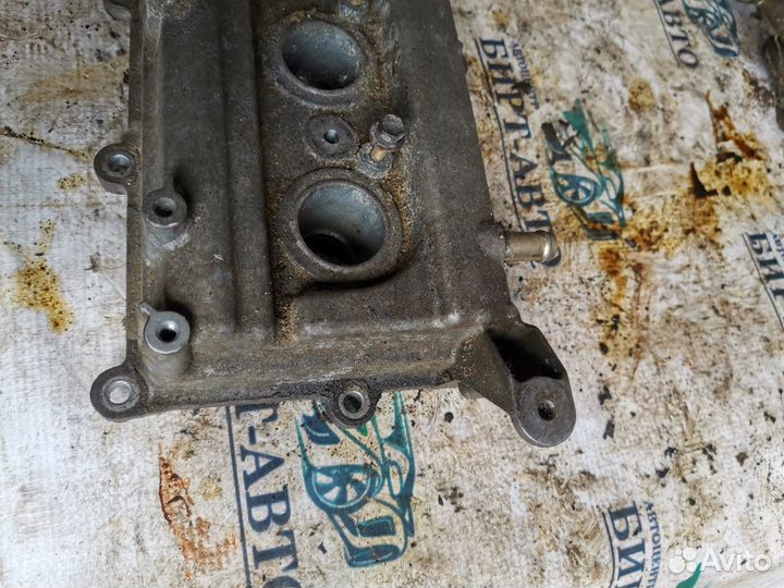 Крышка головки блока (клапанная) Toyota Yaris I ре