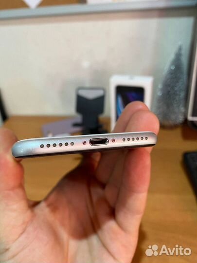 iPhone SE (2020), 64 ГБ