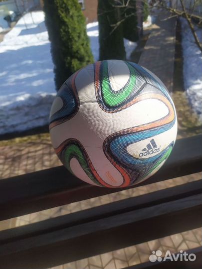 Футбольный мяч adidas brazuka 2014
