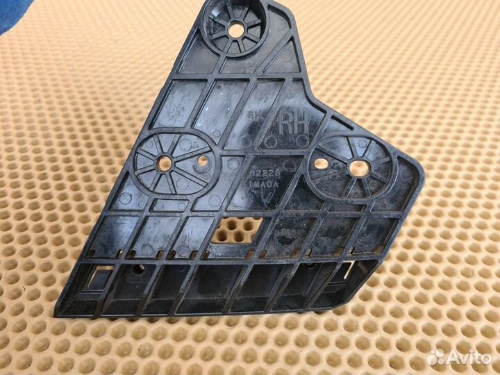 Кронштейн фары передний левый Infiniti M25 M37 M56