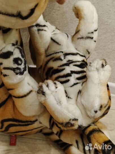 Тигр бенгальский игрушка