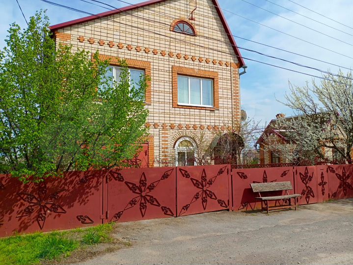 Дом 200 м² на участке 12 сот.