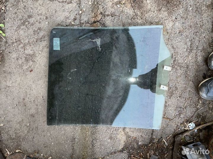 Стекло двери заднее правое Kia Sportage 1 бензин