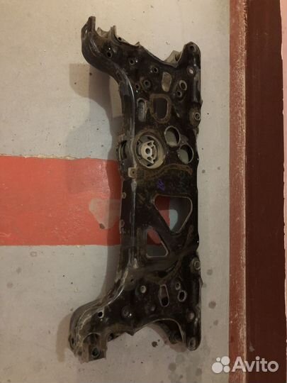 Подрамник передний jetta 6