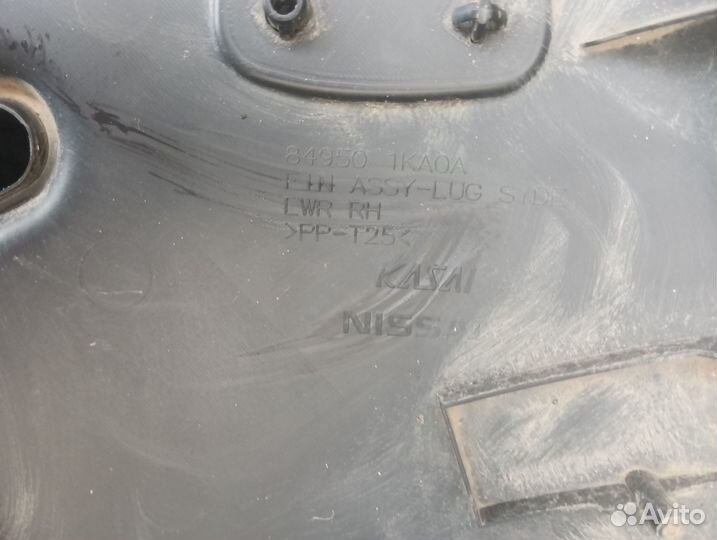 Обшивка багажника правая ниссан жук