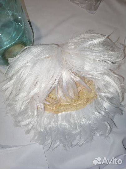 Белый парик