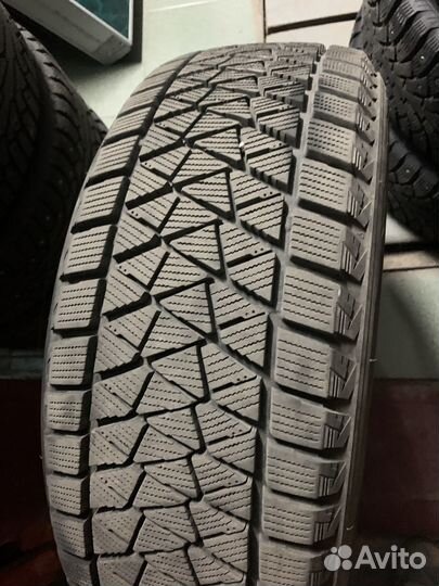 Bridgestone Blizzak DM-V2 225/55 R18