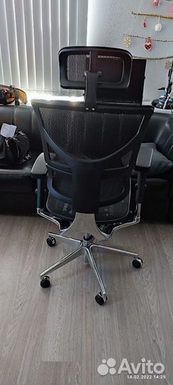 Эргономичное кресло Expert Sail с подножкой