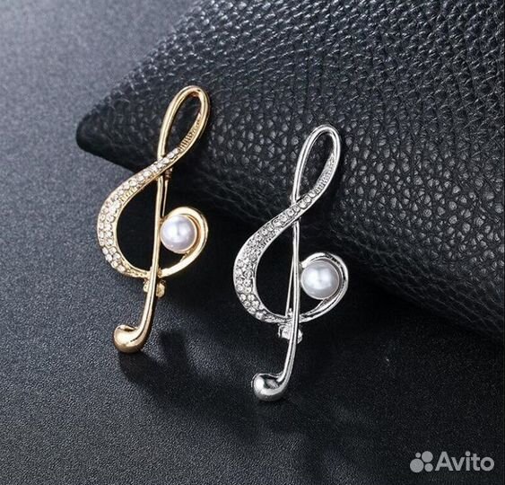 Броши со стразами разные. Подарок музыканту