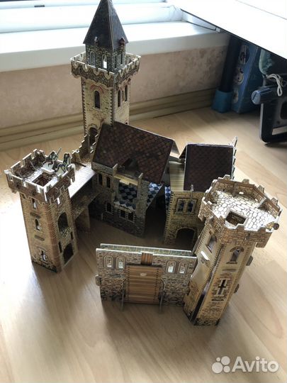 Замок из картона