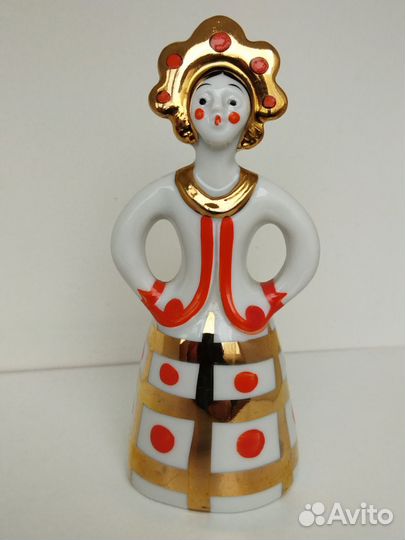 Статуэтка фарфор Девушка в кокошнике СССР