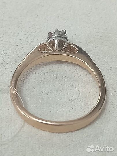 Золотое кольцо с бриллиантом.Арт24