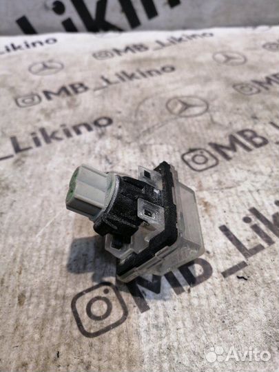 Плафон подсветки салона Mercedes S-Class W221