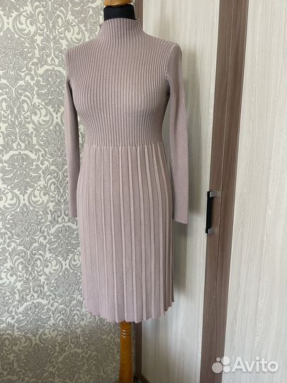 Бежевое тёплое платье 42-44