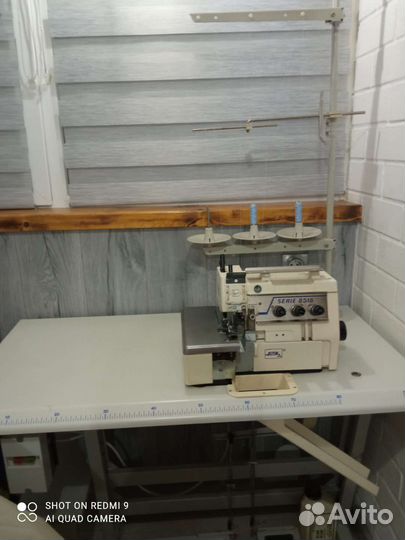 Швейная машинка оверлок промышленная трехнитка
