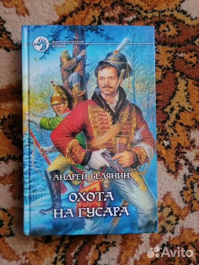 Книги разные, на фото